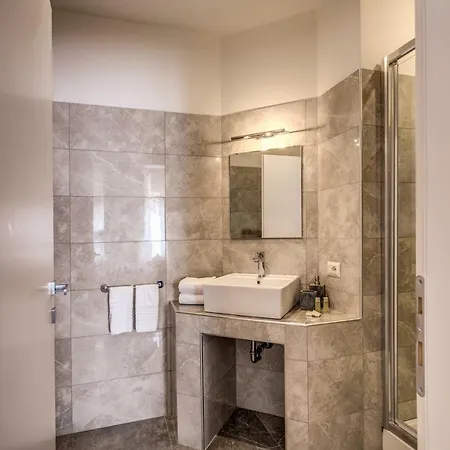 The Spanish Steps 67 アパート